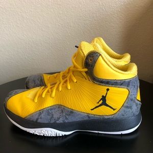 PreOwned Men Jordan Flight Varsity Sneaker size 10